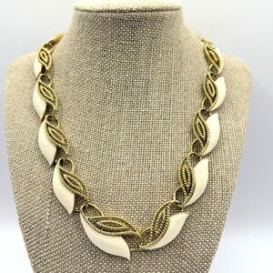 Vintage Trifari Cream Enamel Leaf Necklace Collar Choker Twisted‎ Gold Tone 18"